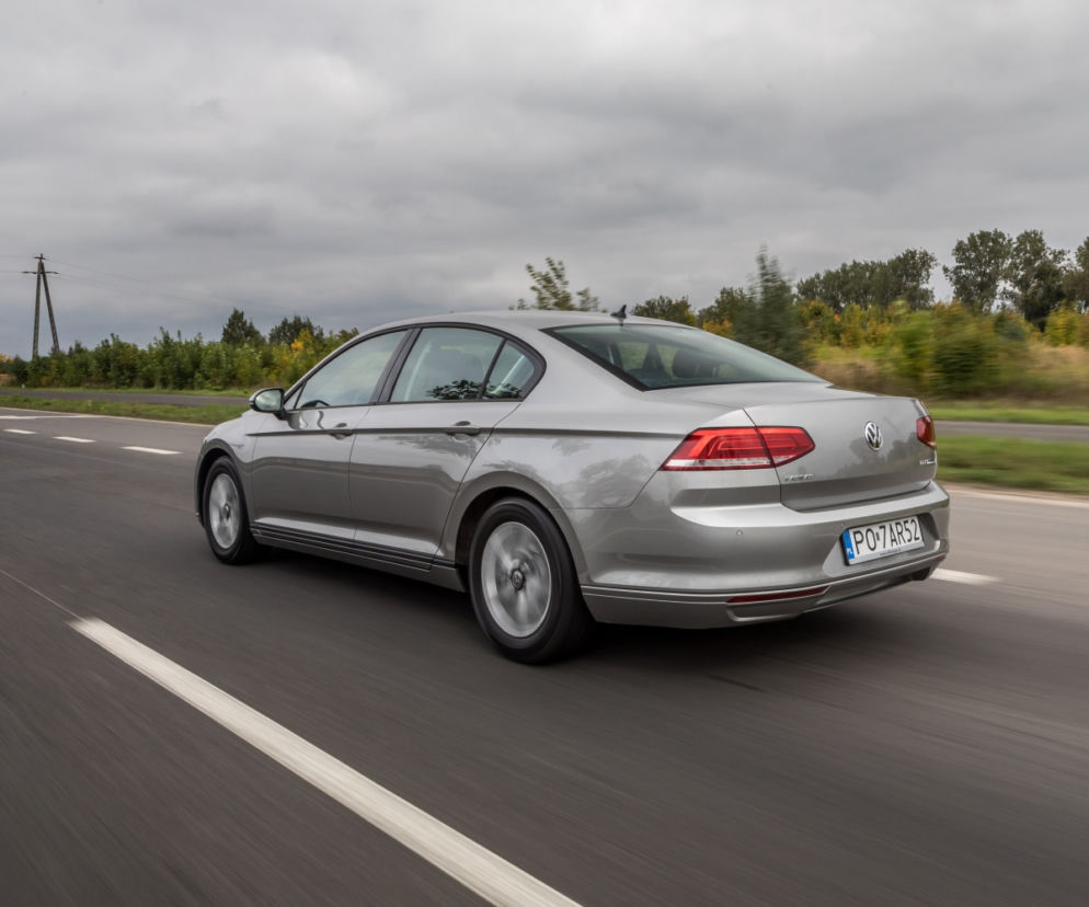 jazda samochodem, ruch drogowy, Volkswagen Passa