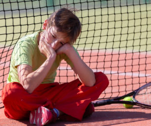 Jak nauczyć dziecko przegrywać? Te sprawdzone sposoby pomogą oswoić malucha z porażką