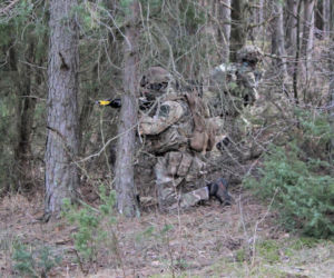 Brytyjscy żołnierze, ćwiczenia na poligonie