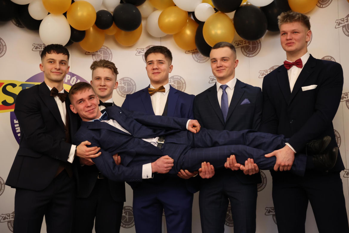 Studniówka Zespołu Szkół Elektronicznych w Lublinie. Tak bawią się tegoroczni maturzyści! 