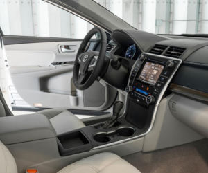 Toyota Camry 2015 w nowym odważnym stylu
