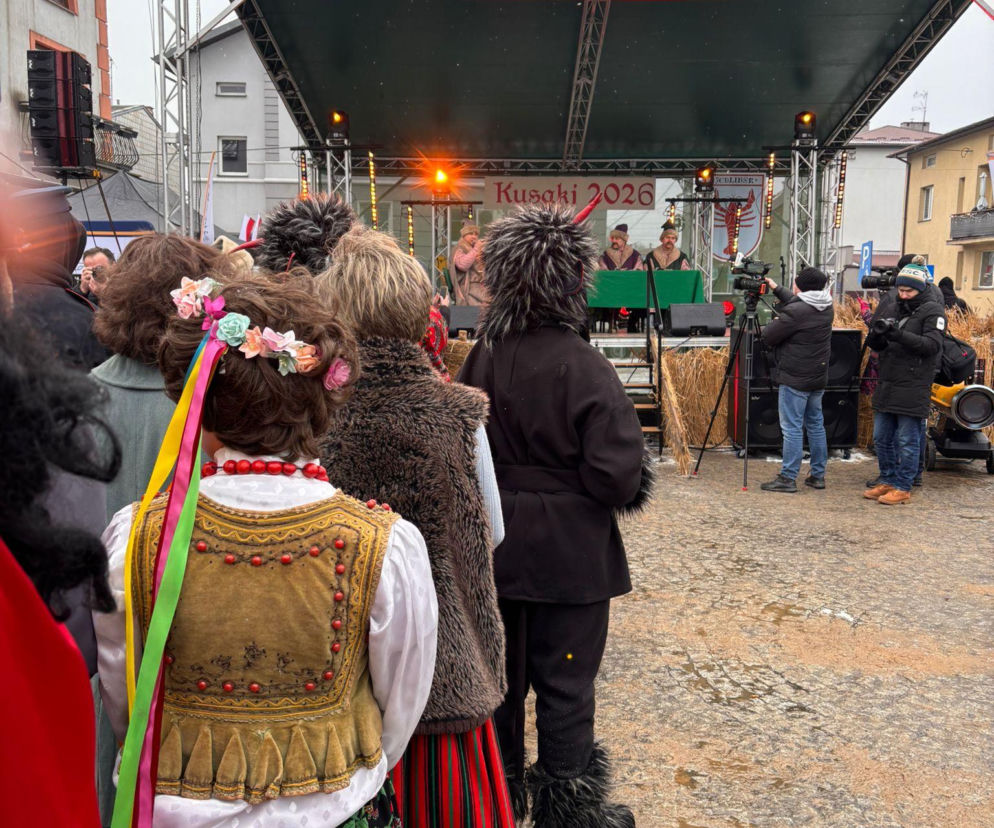 W Jedlińsku kat ściął śmierć.  Od rana w mieście trwają Kusaki 