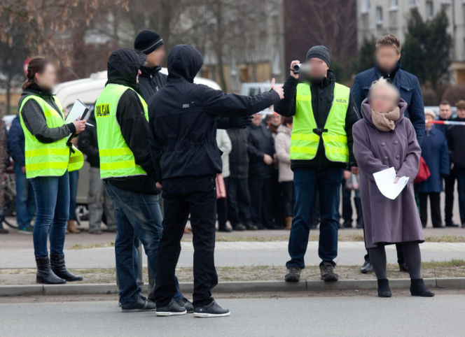 Wepchnęli Piotra pod autobus z zemsty. Tragedia w Pabianicach