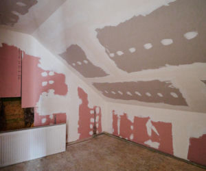 Tragiczny wypadek przerwał marzenia. Ekipa Nasz Nowy Dom walczyła z czasem. ZDJĘCIA domu przed i po remoncie