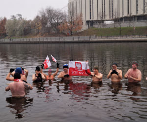 Bydgoskie morsy wskoczyły do Brdy! Za nami inauguracja sezonu na Wyspie Młyńskiej 
