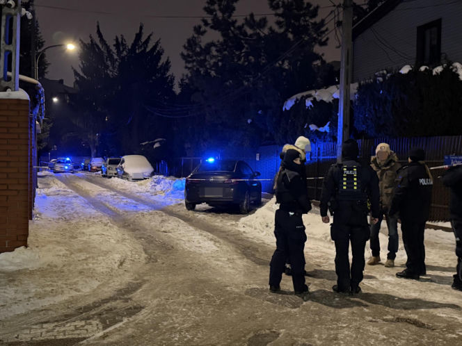 Tajemniczy atak w Ursusie. Mężczyzna raniony nożem w pośladek, sprawcy brak