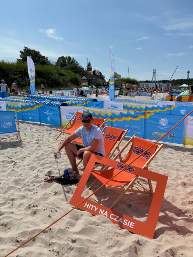 Niebieska i pomarańczowa ekipa rozgrzała plażę w Ustce! Baltic Tour Medicover Sport kontynuuje nadmorską trasę!