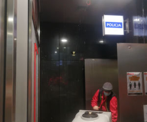 Woda zalała policję w metrze