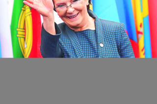 Ewa Kopacz zwozil meble do willi premiera!