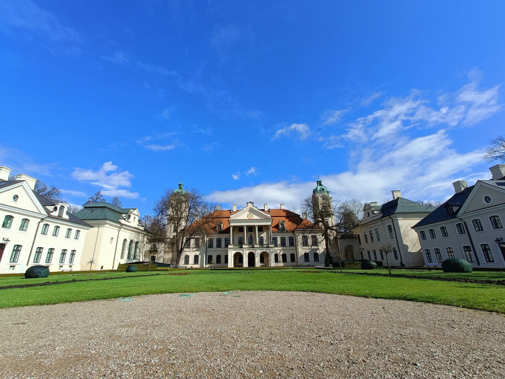Muzeum Zamoyskich w Kozłówce wczesną wiosną