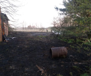 Groźny pożar w Dobromierzu! Z ogniem walczyło kilka zastępów straży pożarnej! [ZDJĘCIA]