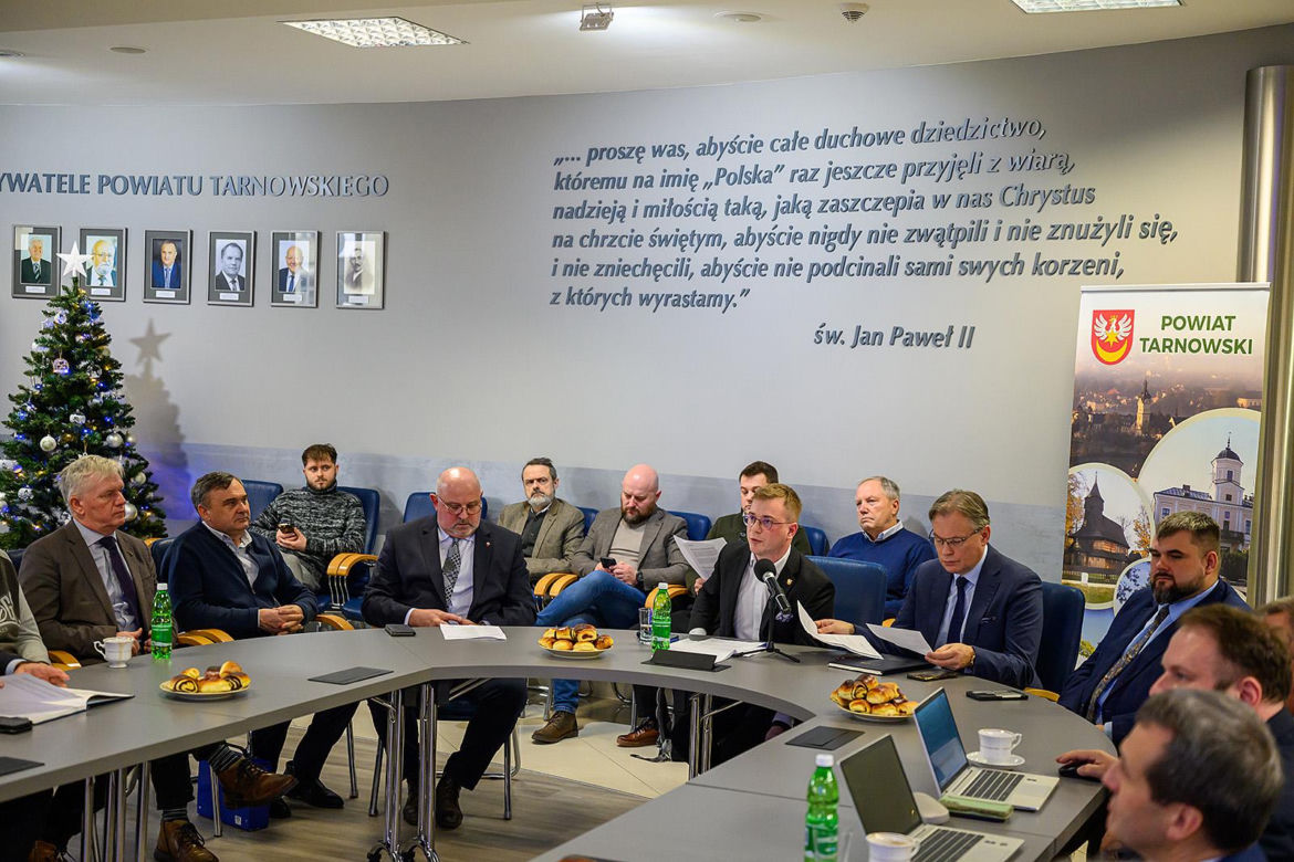 TAK dla linii kolejowej Tarnów - Busko-Zdrój. Spotkanie w Starostwie Powiatowym w Tarnowie