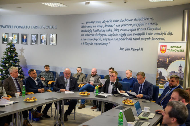 TAK dla linii kolejowej Tarnów - Busko-Zdrój. Spotkanie w Starostwie Powiatowym w Tarnowie