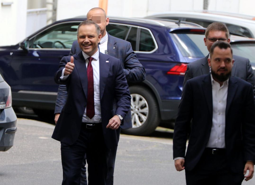 Zjechali na spotkanie do siedziby PiS na Nowogrodzką