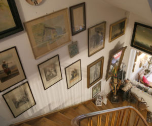 Wiemy, u kogo teraz mieszka Jarosław Kaczyński! W takich warunkach spędza czas. Mamy ZDJĘCIA!