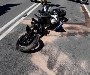 Zderzenie motocykla z samochodem osobowym we Frycowej