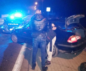 Śląskie: Kierowca BMW chciał staranować radiowóz, ale sam wypadł z drogi [ZDJĘCIA]