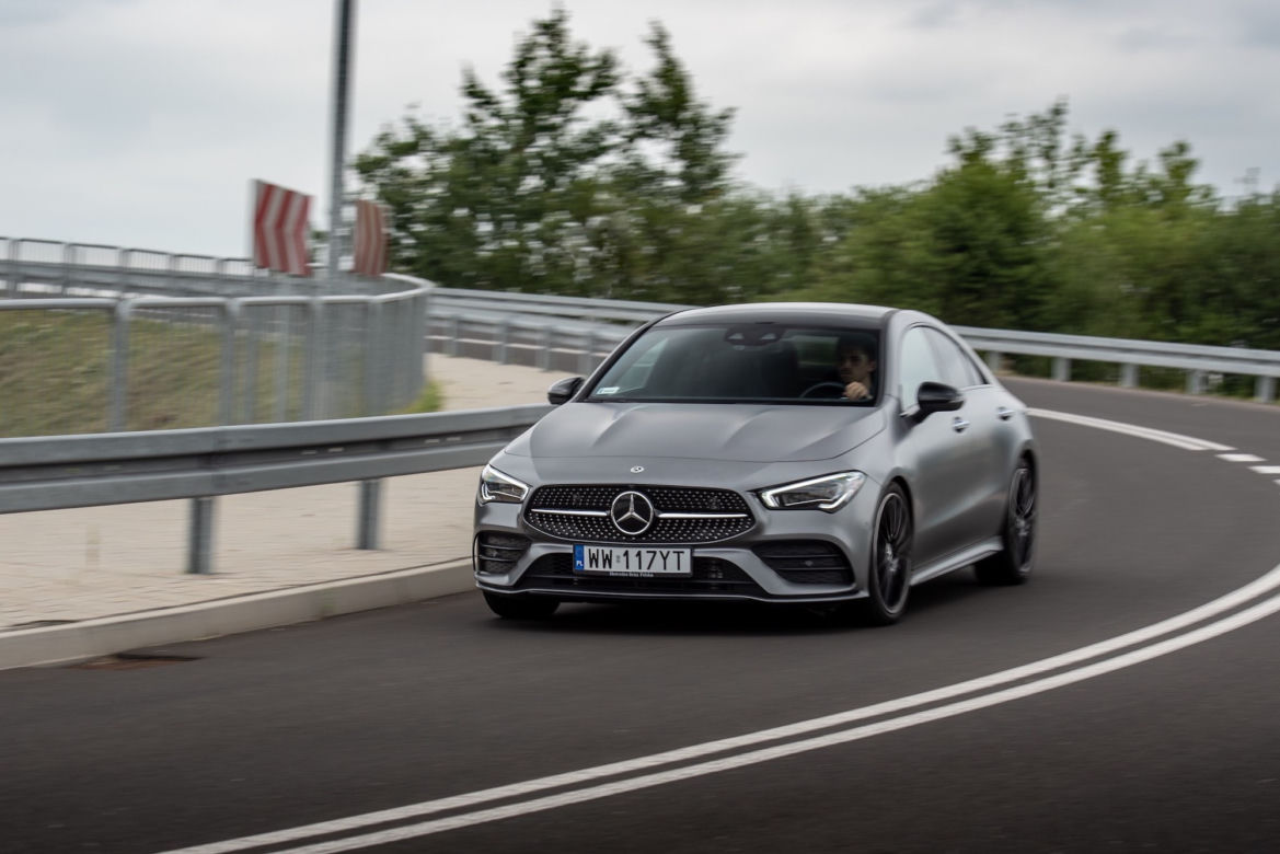 Mercedes-Benz CLA 220 4MATIC 7G-DCT