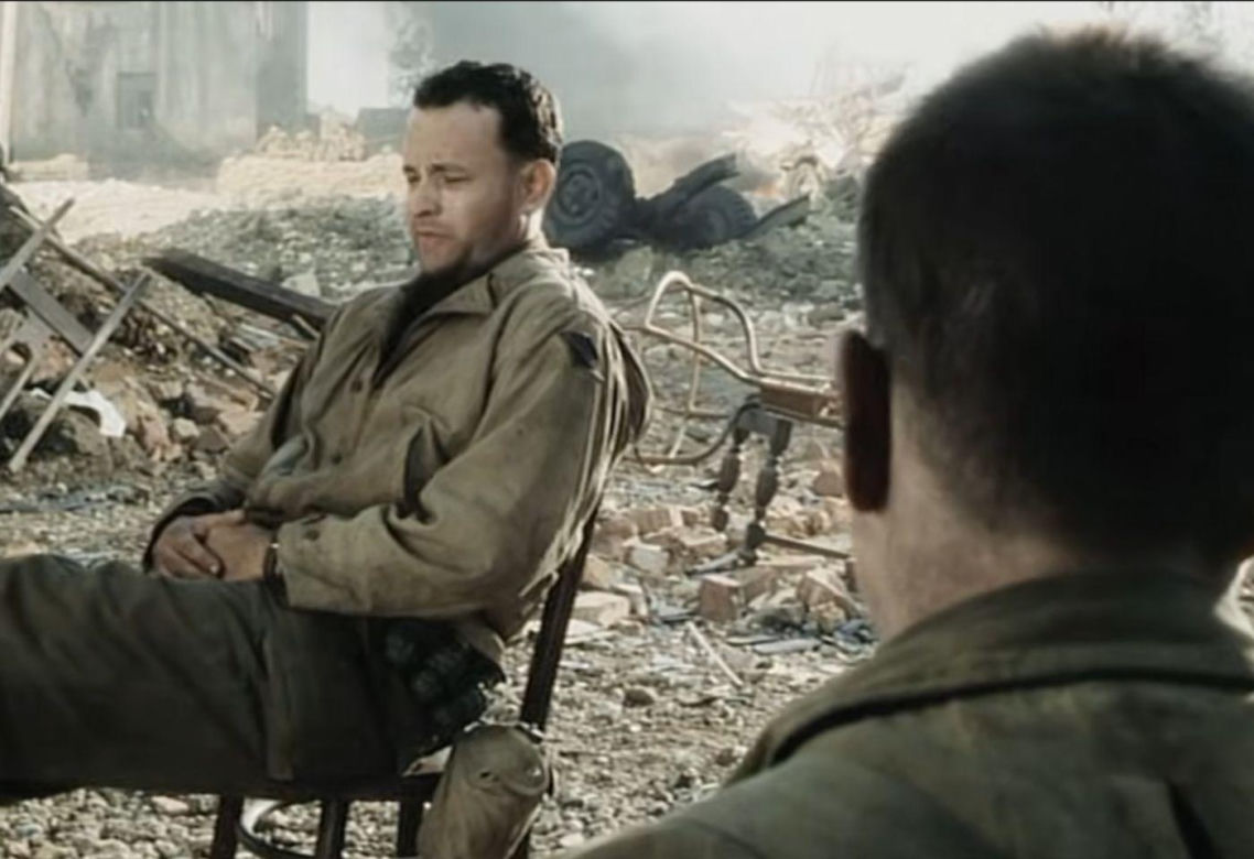 Ta poruszająca scena z "Szeregowca Ryana" to dzieło przypadku. Tom Hanks nie miał pojęcia, co powie Matt Damon