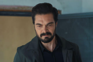 Dziedzictwo, odcinek 850: Yaman poznaje wynik ekspertyzy pisma. Ten okazuje się dla niego druzgocący