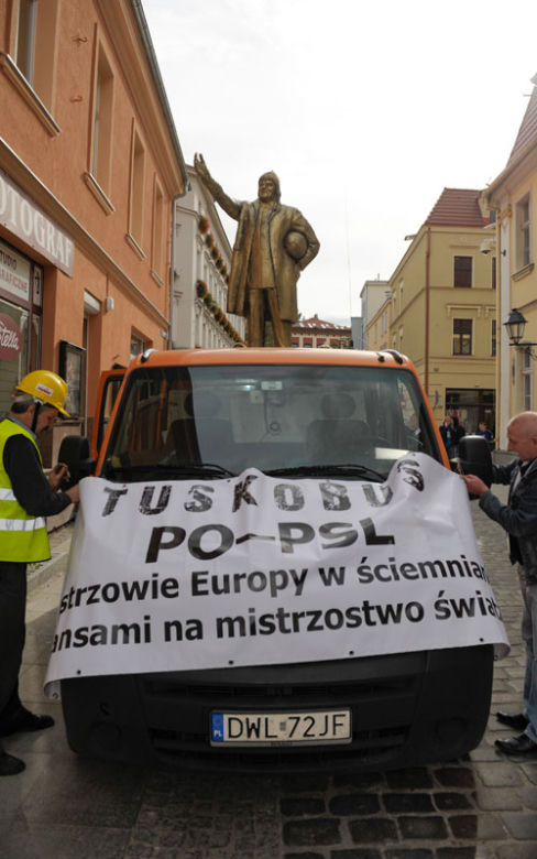Pomnik Tuska turnee po Polsce