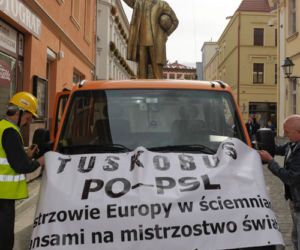 Pomnik Tuska turnee po Polsce
