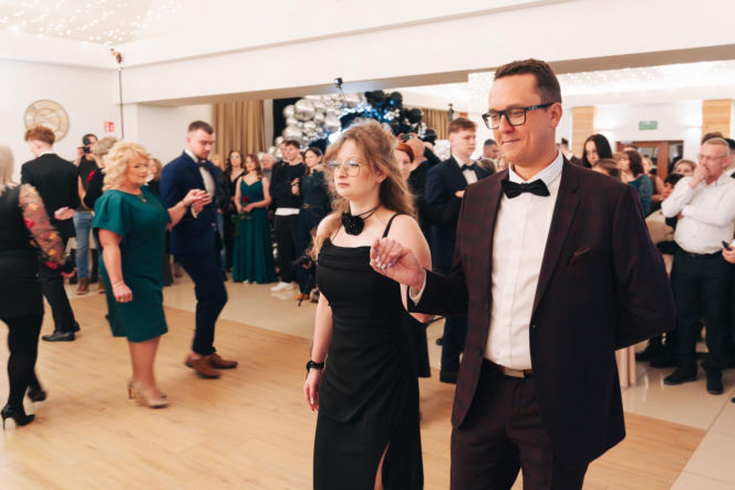 Studniówka 2026 maturzystów Zespołu Szkół Zawodowych nr 1 w Starachowicach