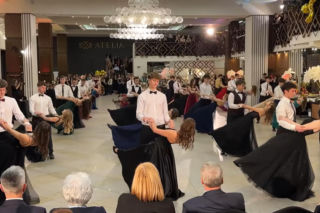 Studniówka IX LO w Lublinie robi furorę w internecie