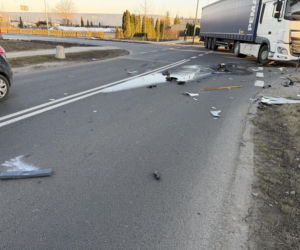 Zderzenie ciężarówki z tramwajem i potrącenie na torowisku; utrudnienia w kursowaniu tramwajów