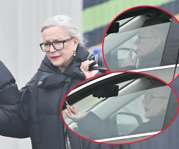 Janda kopci w swoim aucie jak stary piec