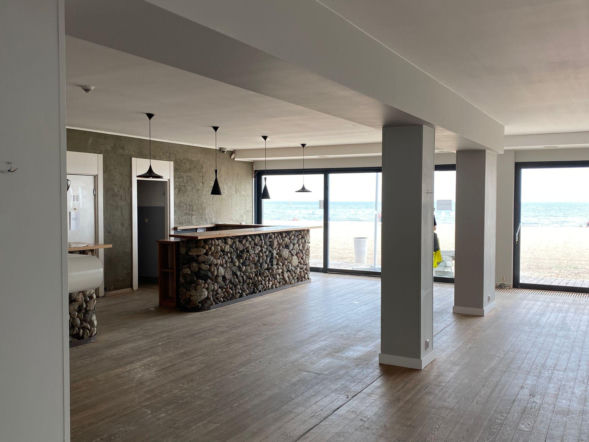 Wnętrze Łazienek Północnych w Sopocie po doraźnym remoncie w 2023 r.