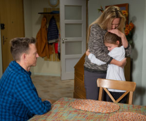 Na Wspólnej odcinek 2423, Żaneta (Anna Guzik), Mania (Zuzia Kaszuba), Wojtek (Wojciech Błach)