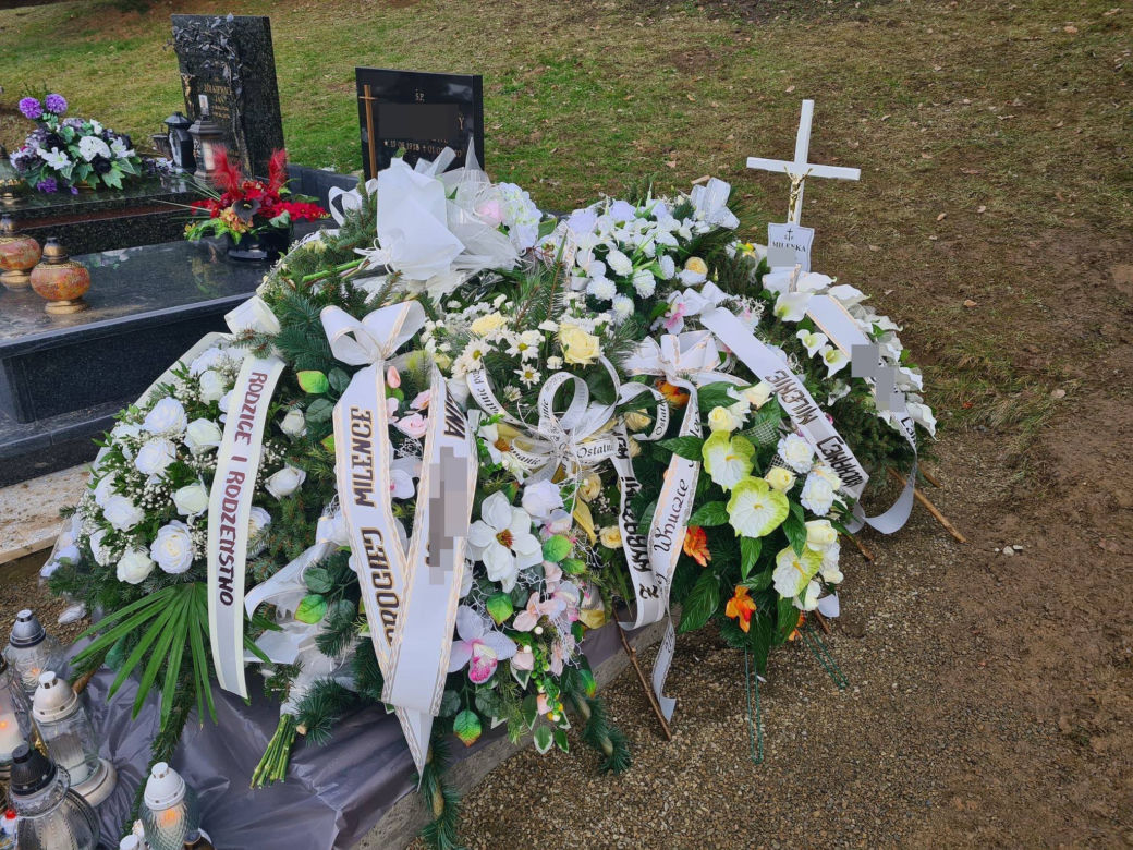 Bykowce: Grób młodziutkiej Milenki. 13-letnia dziewczynka popełniła samobójstwo  [ZDJĘCIA]