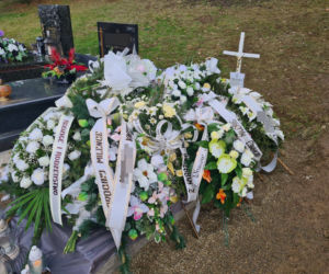 Bykowce: Grób młodziutkiej Milenki. 13-letnia dziewczynka popełniła samobójstwo  [ZDJĘCIA]