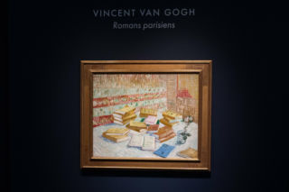  Vincent Van Gogh 'Piles de romans parisiens et roses dans une verre (Romans parisiens)