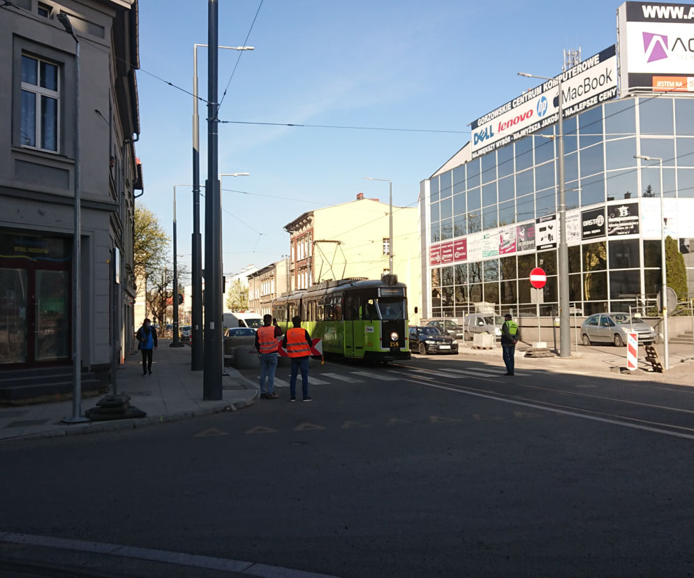 Przejazd obserwowali pracownicy firmy, która wykonuje przebudowę ulicy Sikorskiego