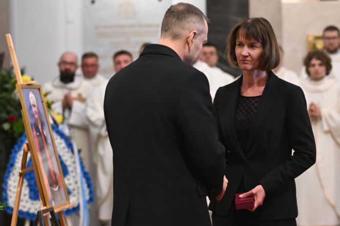 Karol Nawrocki na pogrzebie Jacka Magiery