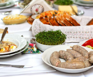 Śniadanie wielkanocne – co naprawdę powinno znaleźć się na stole? Te dania mają znaczenie (i smak)