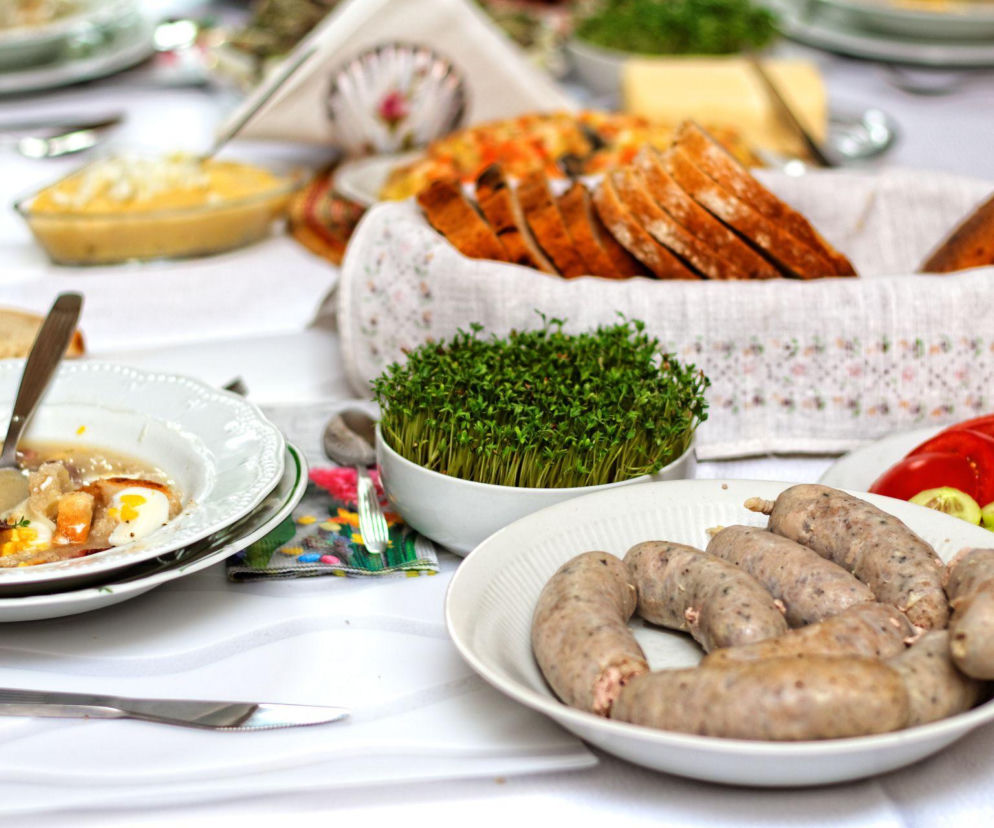 Śniadanie wielkanocne – co naprawdę powinno znaleźć się na stole? Te dania mają znaczenie (i smak)