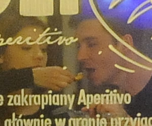 1 publ_Roznerski Mikołaj Adriana Kalska spacer restauracja