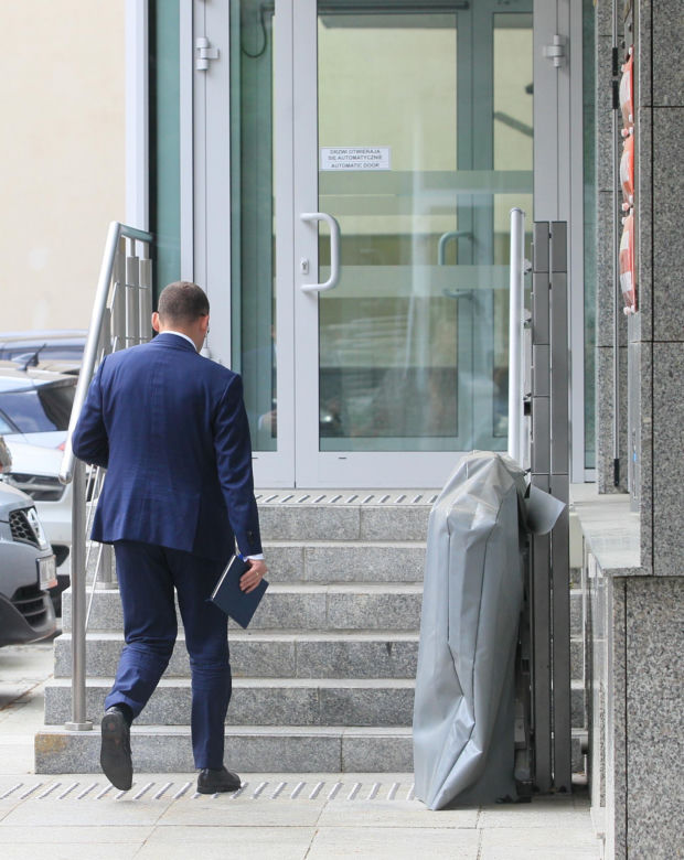 Karol Nawrocki "mebluje" swoją kancelarię  