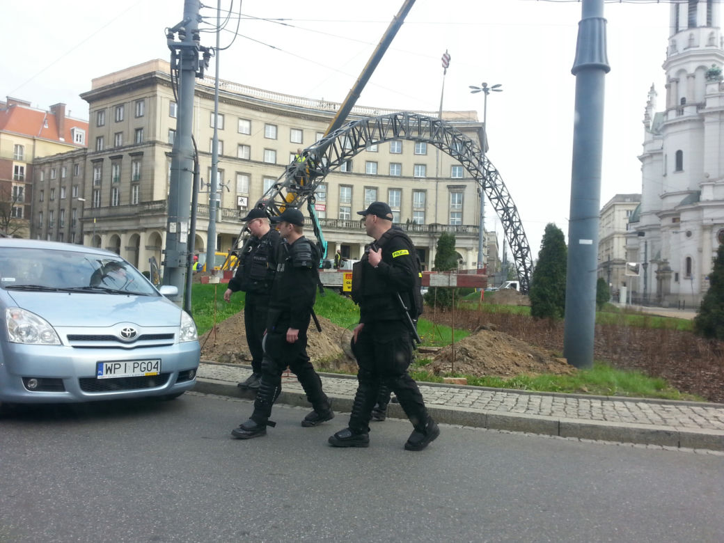 plac Zbawiciela sobota prace pod ochroną policji