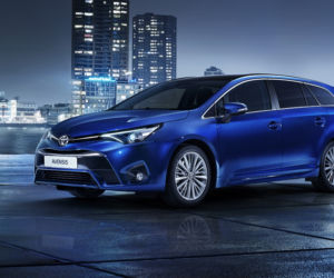 Nowa Toyota Avensis 2015