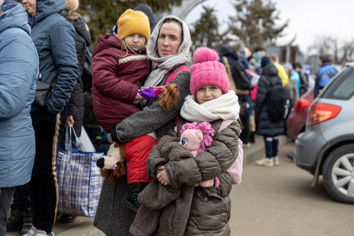 Wojna na Ukrainie. Tłumy uchodźców w Medyce i na dworcu we Lwowie