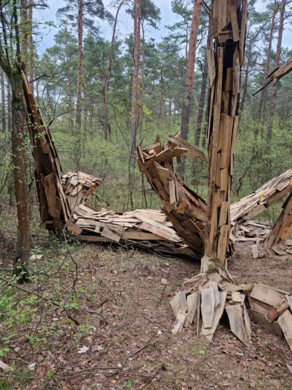 Leszy, słowiański strażnik lasu, padł. Powaliła go wichura podczas burzy. Wcześniej strzegł Puszczy Bydgoskiej