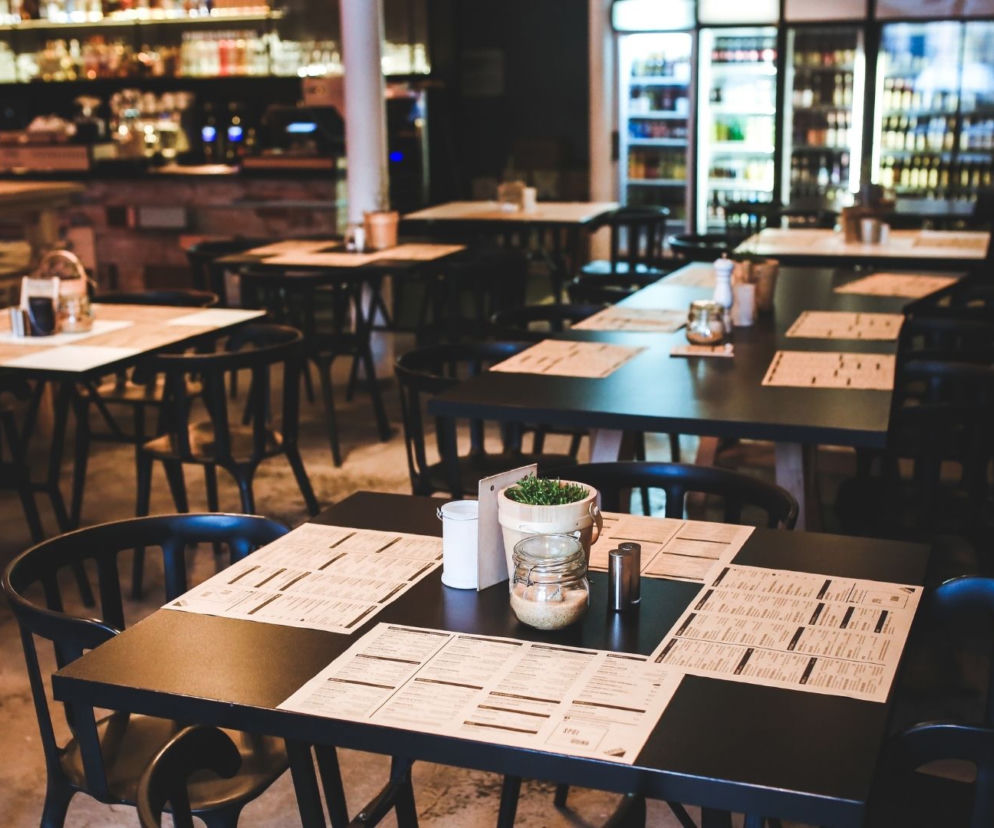 Zamknięte restauracje, kawiarnie i bary. Do kiedy? Czy można zamówić na wynos? [OBOSTRZENIA: 23.10.20]