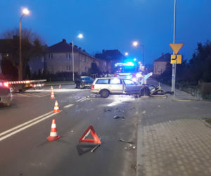 19-latek nie ustąpił pierwszeństwa i wjechał w auto! Ranna kobieta [ZDJĘCIA]