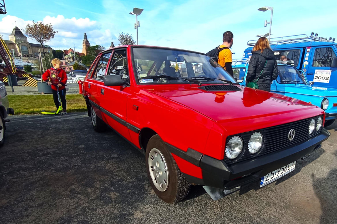 Zlot klasyków motoryzacji na Łasztowni
