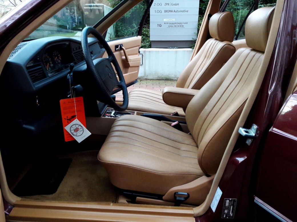 Mercedes-Benz 190E z przebiegiem 499 km