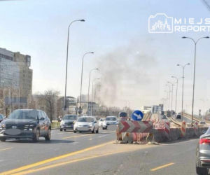 Dym nad centrum handlowym w Warszawie